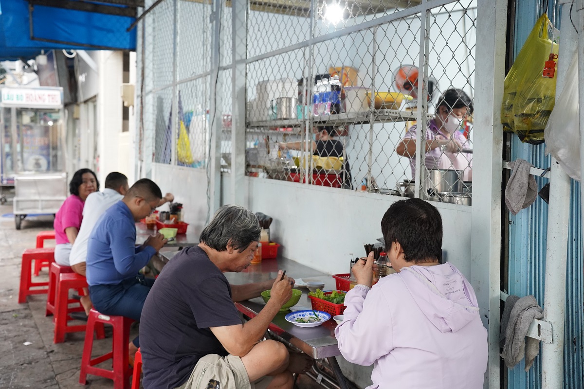 Tiệm hủ tiếu Nam Vang hơn 40 năm ở Quận 10, đông nghìn nghịt khách mỗi sáng - 1