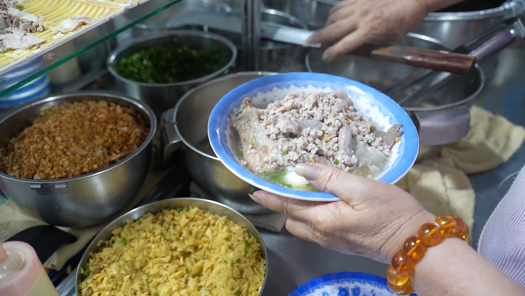 Tiệm hủ tiếu Nam Vang hơn 40 năm ở Quận 10, đông nghìn nghịt khách mỗi sáng - 4