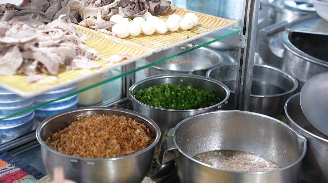 Tiệm hủ tiếu Nam Vang hơn 40 năm ở Quận 10, đông nghìn nghịt khách mỗi sáng - 3