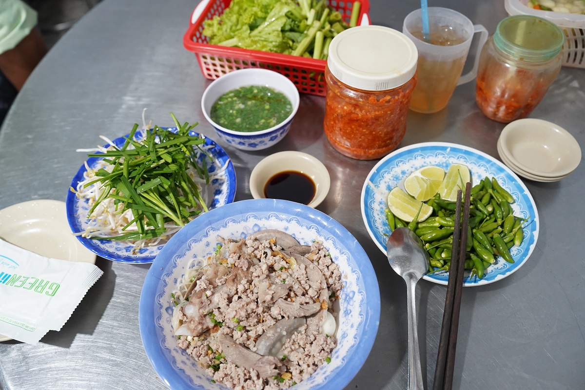 Tiệm hủ tiếu Nam Vang hơn 40 năm ở Quận 10, đông nghìn nghịt khách mỗi sáng - 6