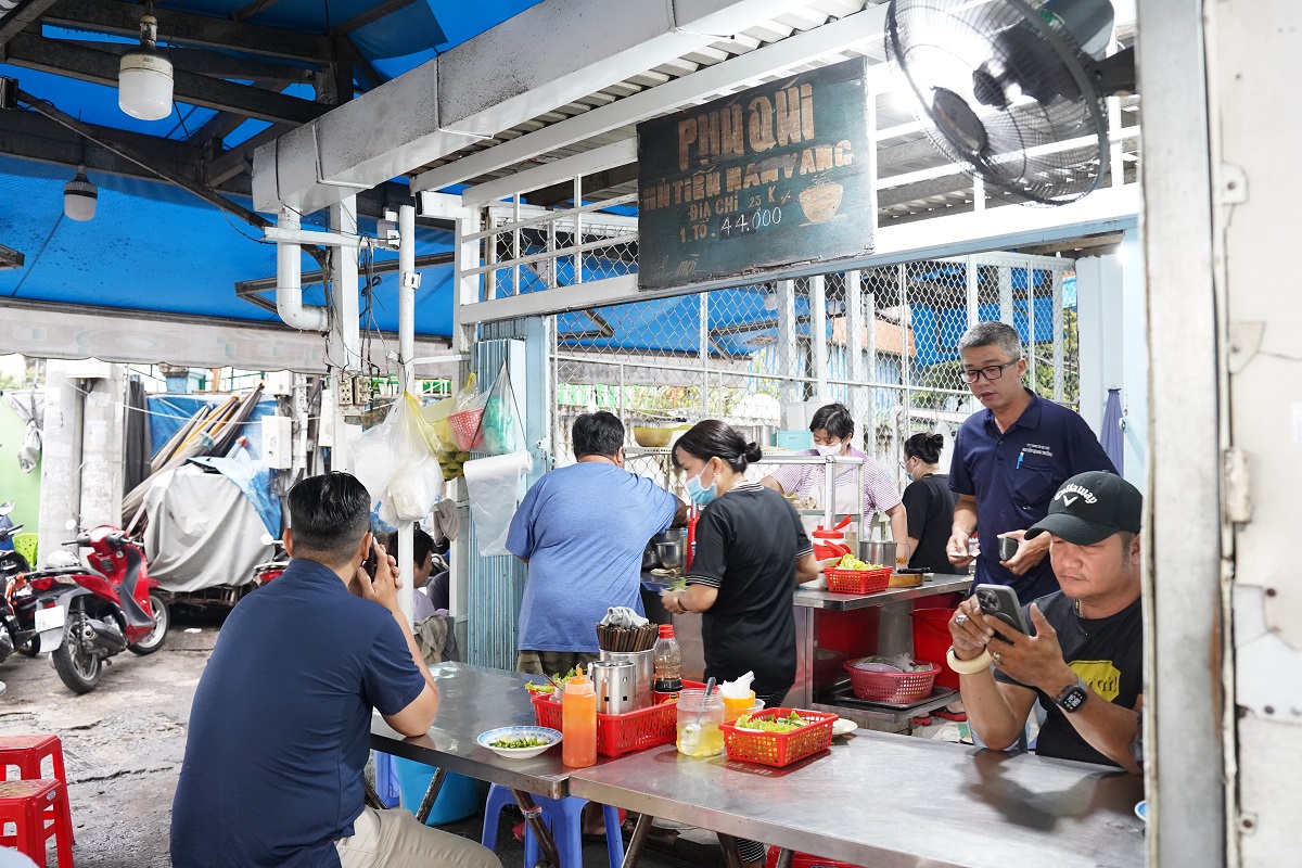 Tiệm hủ tiếu Nam Vang hơn 40 năm ở Quận 10, đông nghìn nghịt khách mỗi sáng - 2