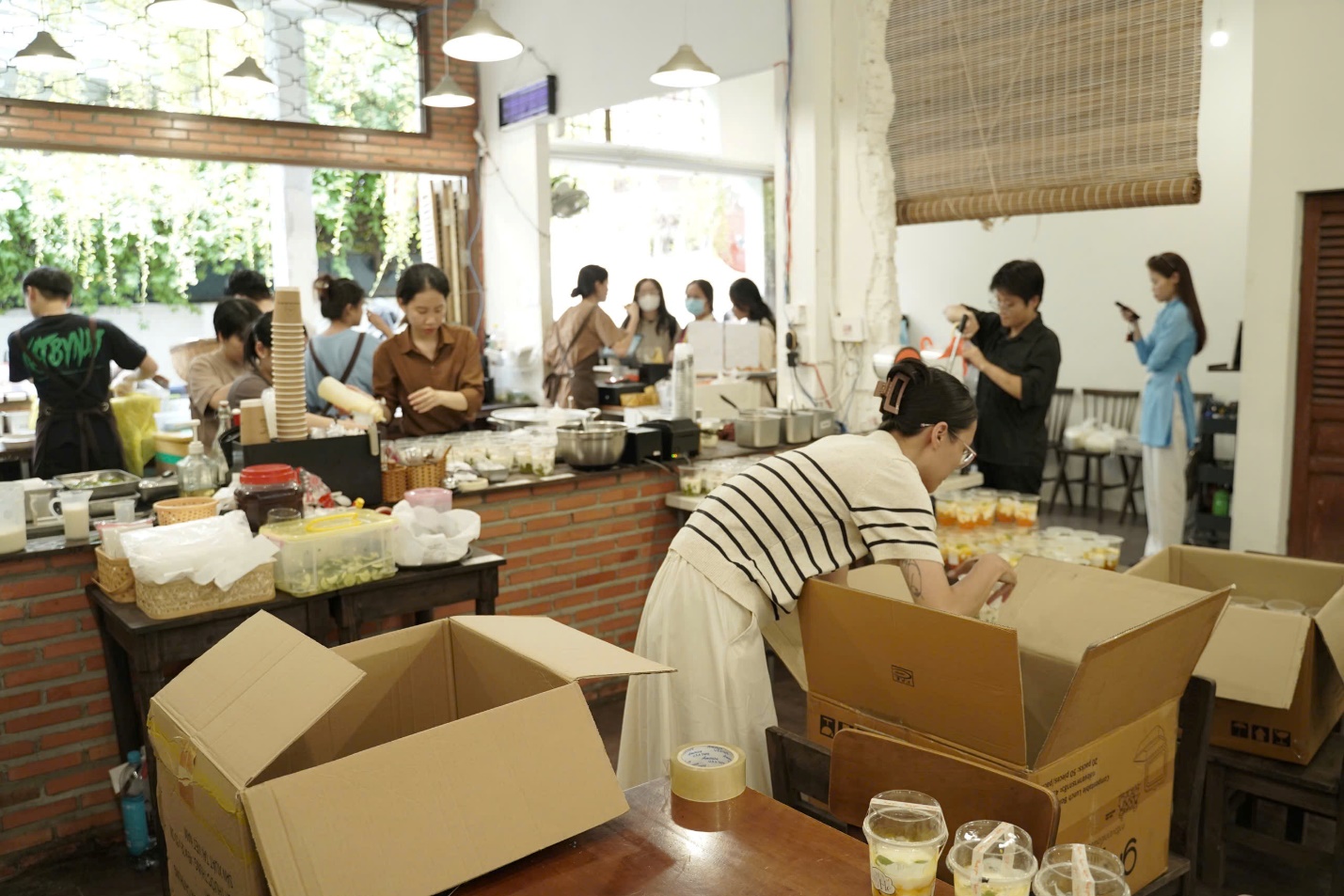 a5a3dfed92a12aff73b0-1729760910-596-width1429height953-1 Tiệm xôi Bắc “chill” nhất Sài Gòn, một ngày nhận hơn 250-300 khách - 7